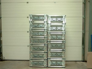 Serienproduktion grauer Endstufen Racks